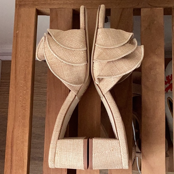 Larroude Brigitte Ruffle Mule Block Heel Raffia - Picture 9 of 11